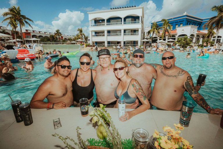 Hard Rock Heaven Swim Up Bar