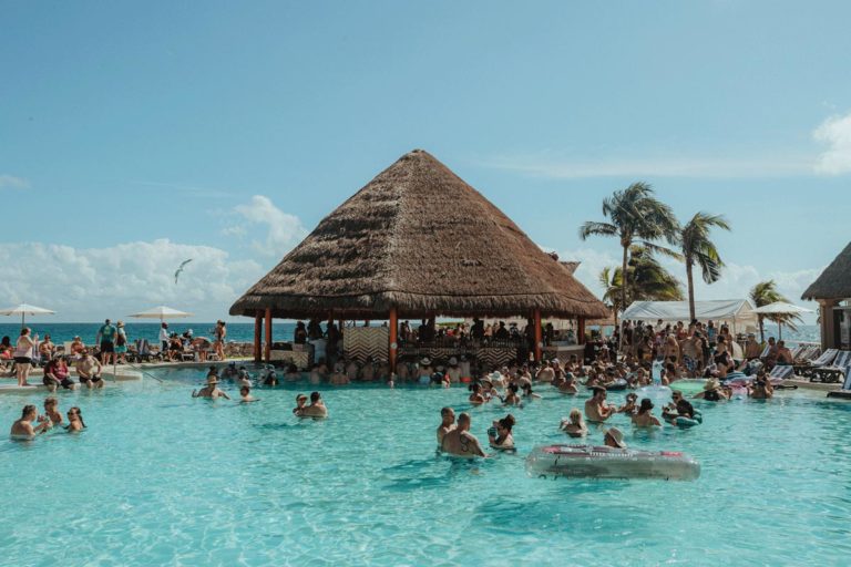 Hard Rock Heaven Pool Bar