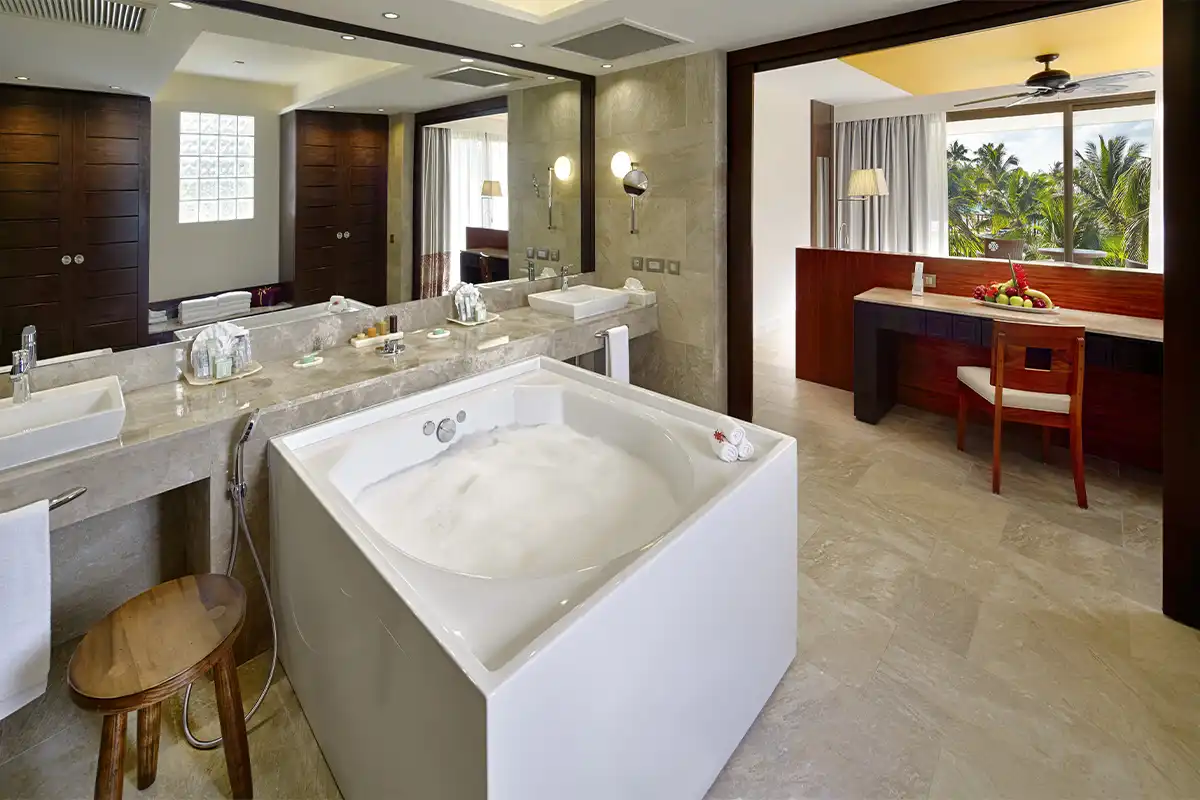 ctts2024-barcelo-oceanfront-suite_bathroom