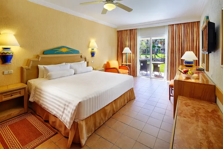 King bed room with patio view of the resort.