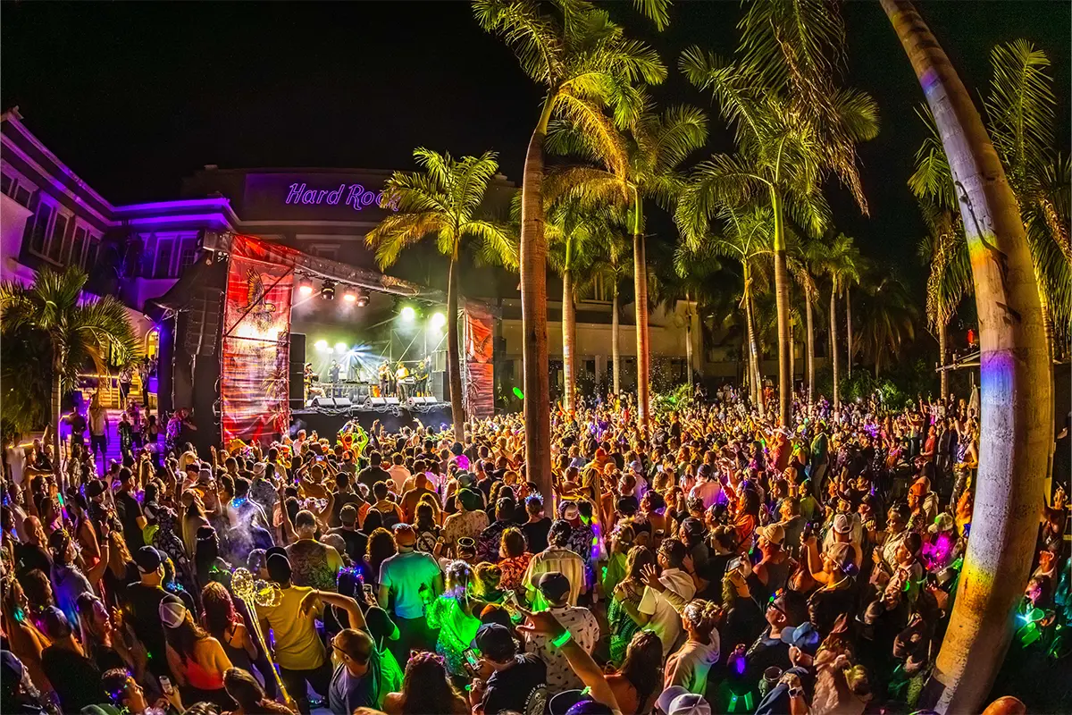 Late night set on the Stairway to Heaven Stage.